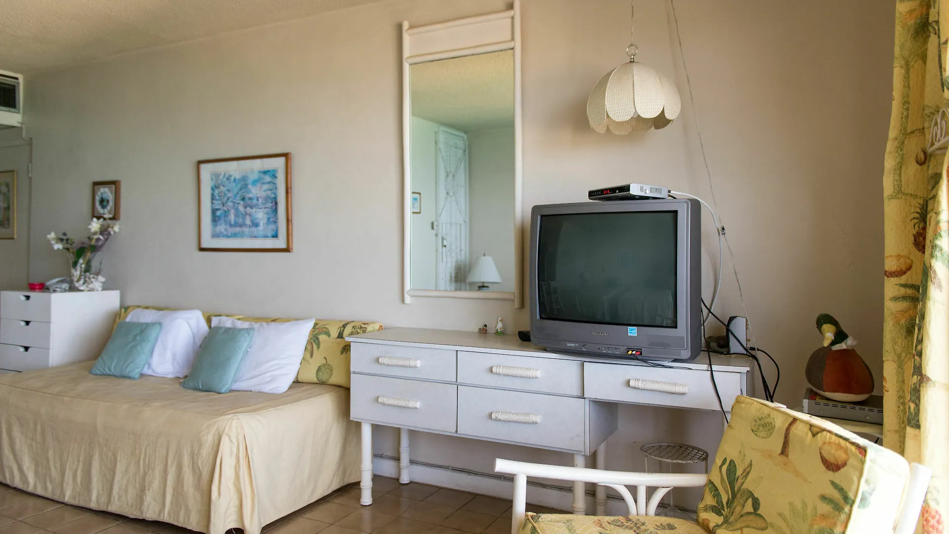 Sky Box Beach Suite At Montego Bay Club