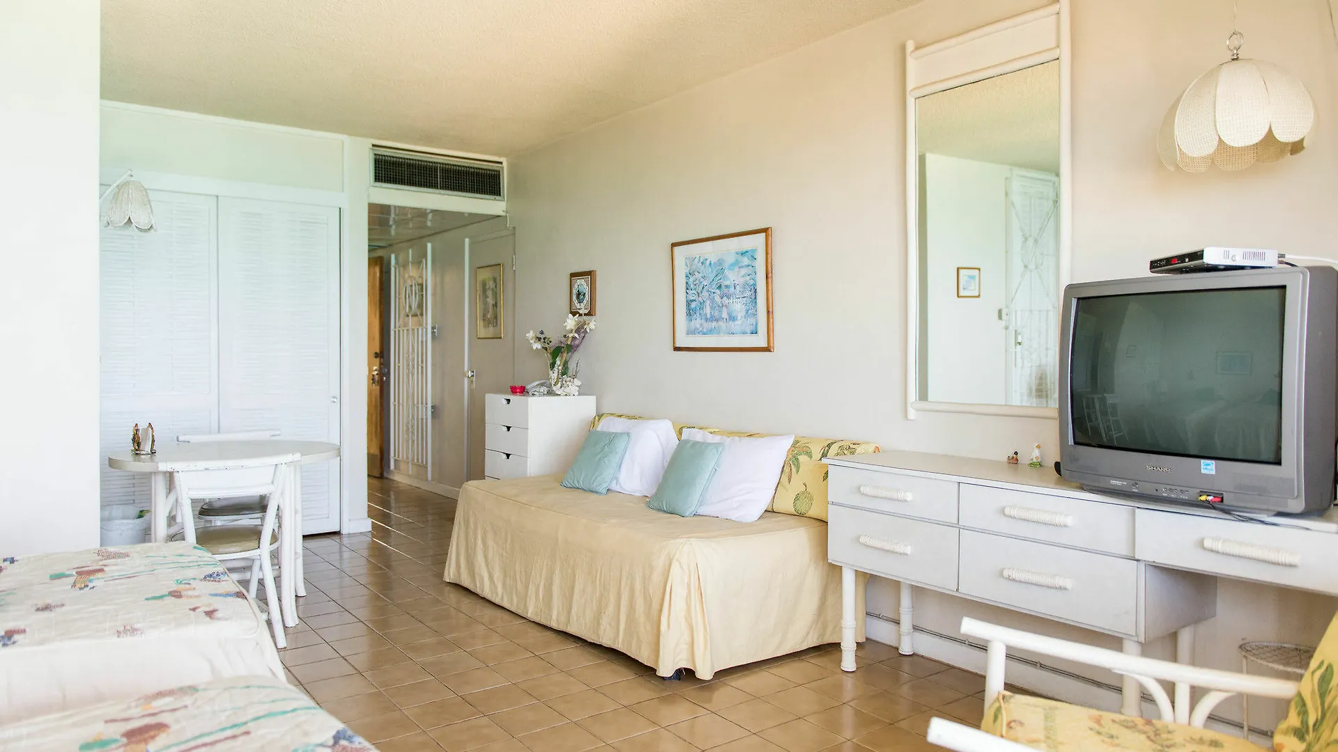 Sky Box Beach Suite At Montego Bay Club Apartment